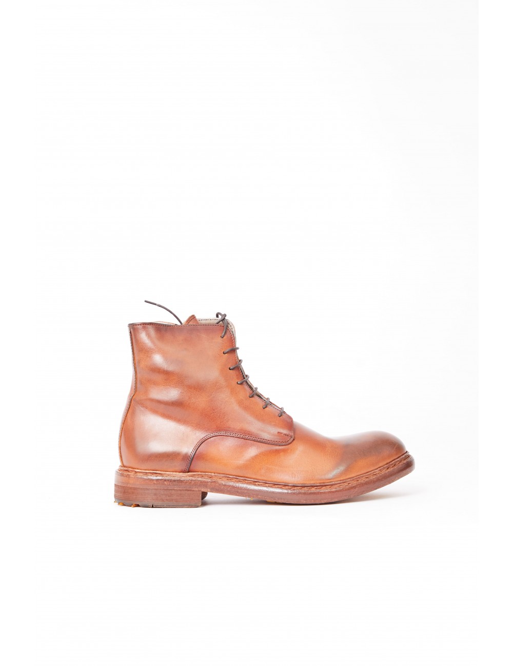 Man furred boot in cognac...